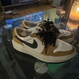 Nike women’s air forces